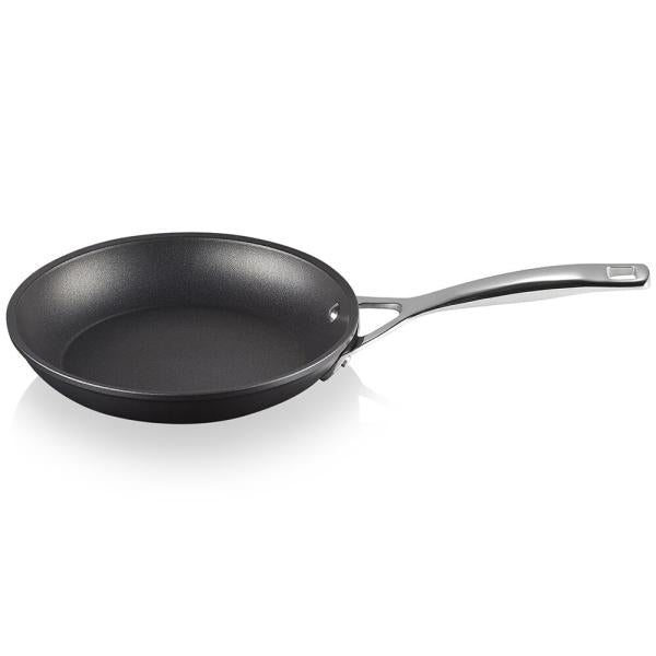 TNS NEW シャロー・フライパン 20cm NC／LE CREUSET（ル・クルーゼ）