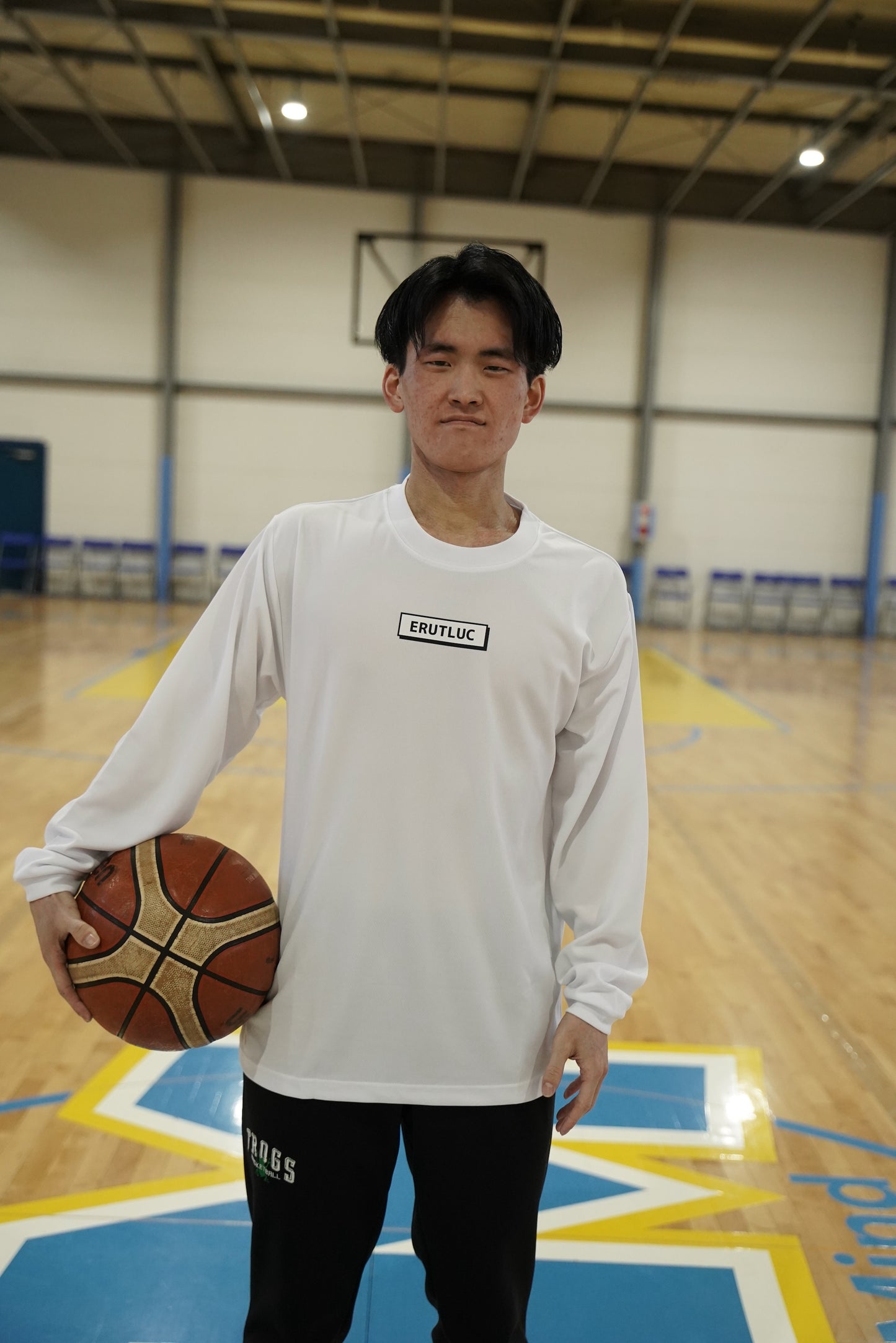 レクタングルロゴ ロングスリーブTシャツ